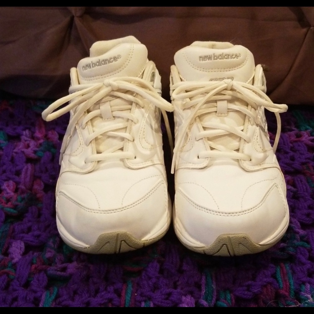 New Balance Women’s Style 927 - Size 9.5 2E